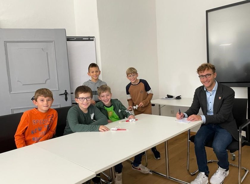 Kinder der Grundschule besuchten den B&uuml;rgermeister