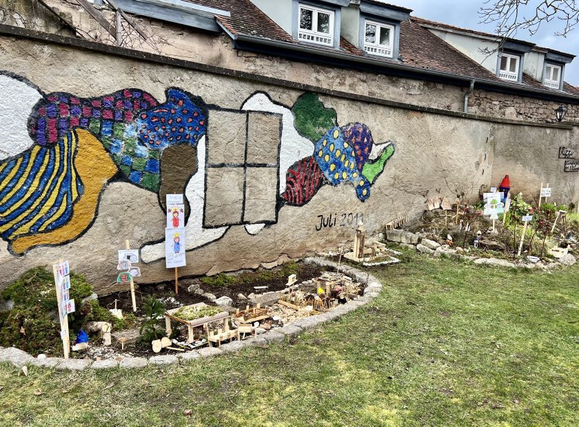 Zeichnung der Passionsgeschichte im Schulhof