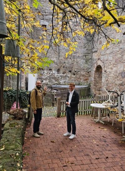 Weinterasse Ornbau - neuer Eigentümer Dr. Marcel Neberich und Bürgermeister Marco Meier