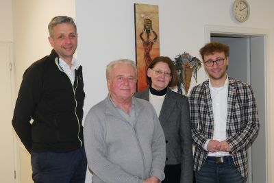 Auf dem Bild von Daniel Ammon sind von links nach rechts zu sehen: Bürgermeister und stellvertretender Aufsichtsratsvorsitzender Stefan Bach, Dr. Vladimir Kozlik, MVZ-Geschäftsführerin Gabriele Dostal, Bürgermeister und Aufsichtsratsvorsitzender Marco Meier